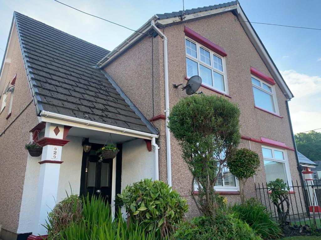 Cosy, Dog Friendly House On The Fringe Of The Brecon Beacons Tredegar Exterior photo